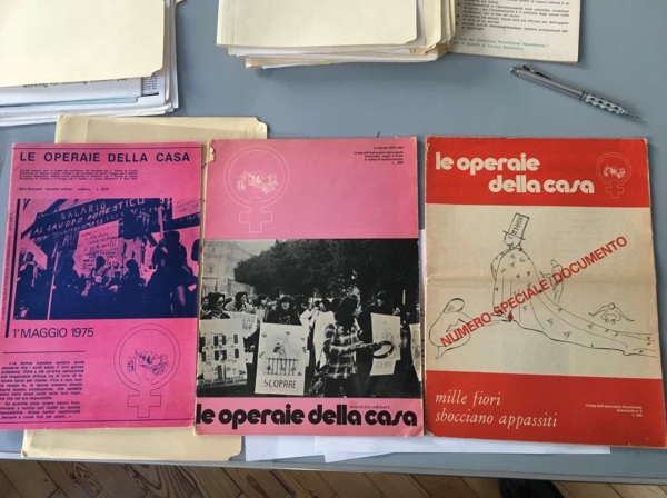 Whrend einer Paneldiskussion werden auch Bchereiprojekte aus anderen Stdten vorgestellt. Etwa die MayDay Rooms in London.