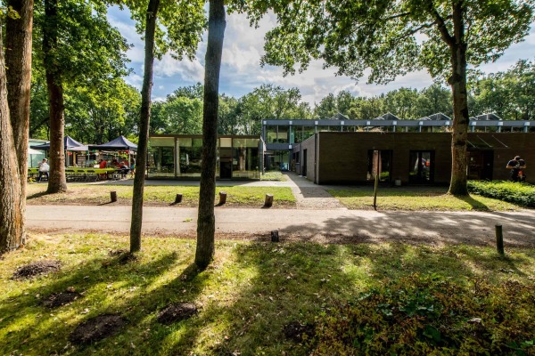 Hauptgebude, Umbau von Jo Peeters, 2003