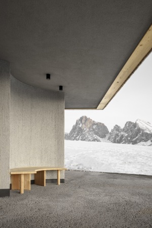 Hotel auf der Seiser Alm in Südtirol von MoDus Architects
