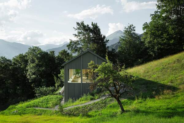 Anerkennung: Wohnhaus Elegante Scheune in Buchen (CH) von Sandro Durrer