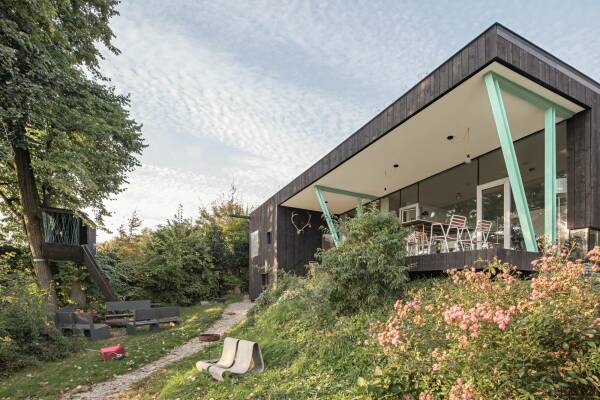 Anerkennung: �Das Weiterbau-Experiment� in Linz von Caramel architekten; Ert�chtigung und Erweiterung eines eigenen Projekts von 2004