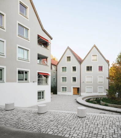 Anerkennung: Zeitgeme Stadtgeschichtsschreibung  Wohnen am Mhltorplatz Balingen von nbundm* Architekten und Stadtplaner fr die Wohnbaugenossenschaft Balingen