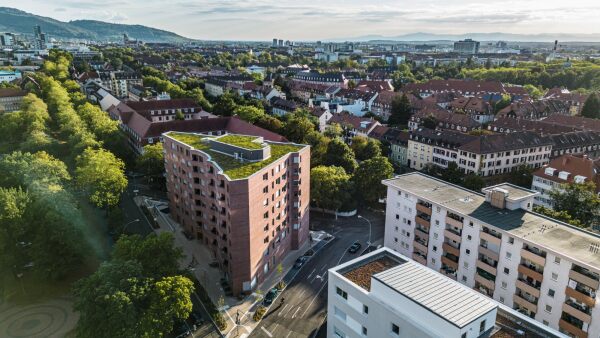 1. Preis: Der Leuchtturm  Rennwegdreieck/Das Quartier im Haus in Freiburg im Breisgau von Bachelard Wagner Architekten fr die Freiburger Stadtbau