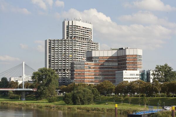 Gefährdete Arten: Collini-Center in Mannheim von Schmucker und Partner, 1971–75