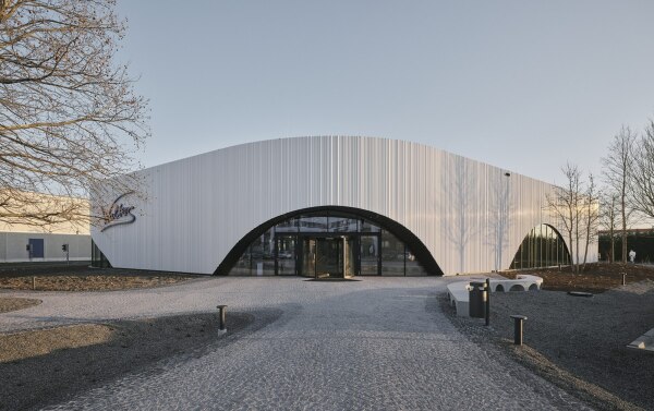 Nominiert: Betriebsrestaurant Walters in Wiener Neudorf von dreiplus Architekten mit Green4Cities. Bauherrschaft: Walter Group