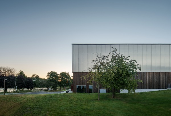 Padel-Tennishalle in Mlnlycke von Tengbom