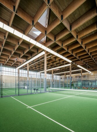 Padel-Tennishalle in Mlnlycke von Tengbom