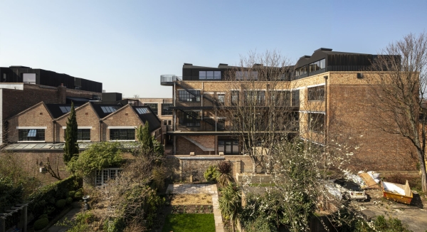 Umbau und Aufstockung in London von Henley Halebrown