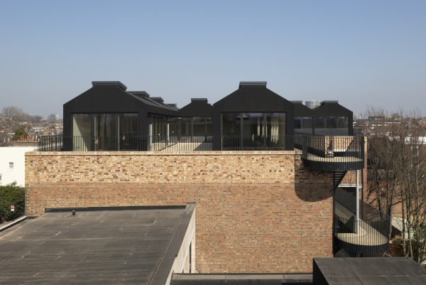 Umbau und Aufstockung in London von Henley Halebrown