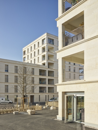 Out of the Box: „Wohnhaus aus Naturstein“ in Plan-les-Ouates von Perraudin Archiplein Consortium