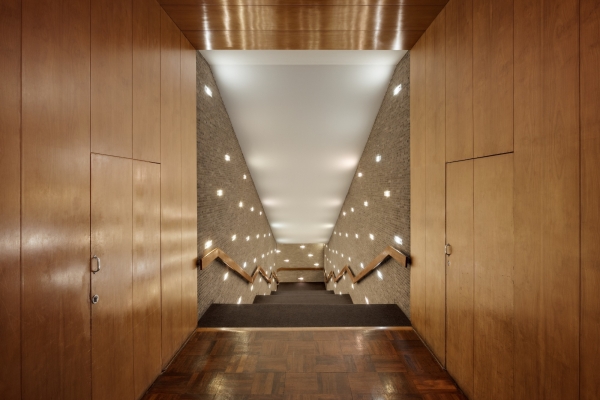 Kino International: Aufgangstreppe zum Obergeschoss