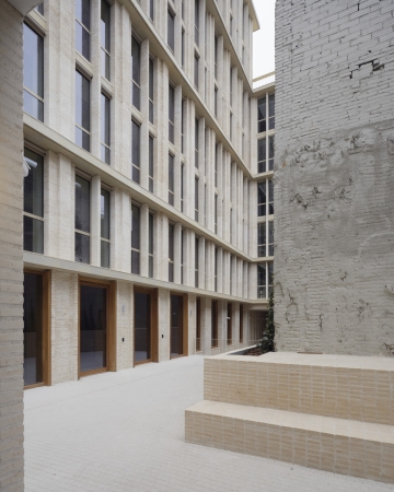 Brobau in Barcelona von BAAS