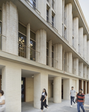 Brobau in Barcelona von BAAS