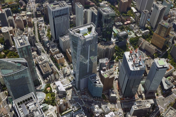 Bro- und Geschftshochhaus von OMA in Tokio