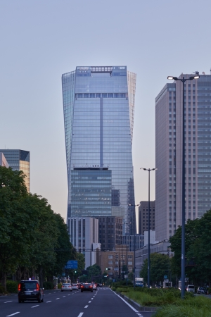 Bro- und Geschftshochhaus von OMA in Tokio