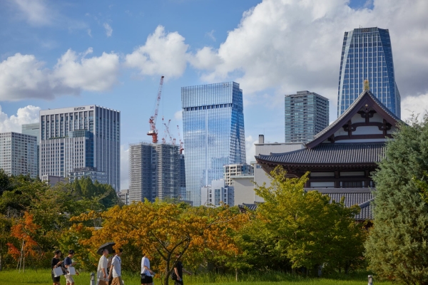 Bro- und Geschftshochhaus von OMA in Tokio