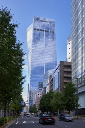 Bro- und Geschftshochhaus von OMA in Tokio