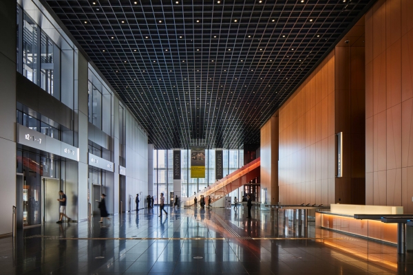 B�ro- und Gesch�ftshochhaus von OMA in Tokio