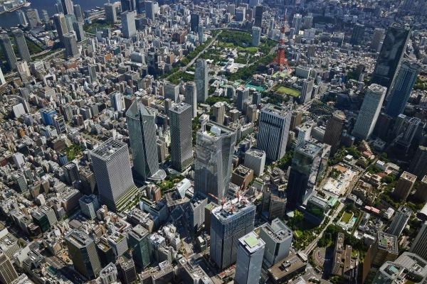 Bro- und Geschftshochhaus von OMA in Tokio