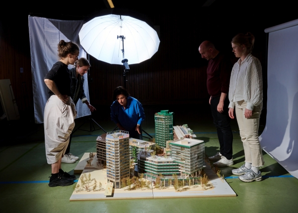 Modellfoto und Arbeit am gemeinsamen Entwurf