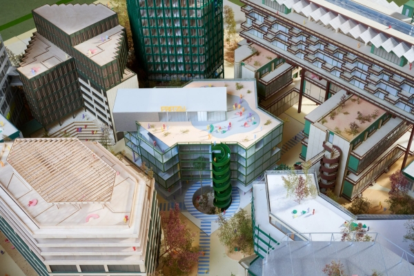 Modellfoto des gemeinsamen Entwurfs von Site Practice + ZUS, Pool Architekten, Robertneun Architekten, Mad arkitekter