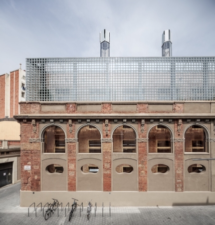 Internationales Beispiel: Cristalleries Planell Civic Center in Barcelona von H Arquitectes, 2006