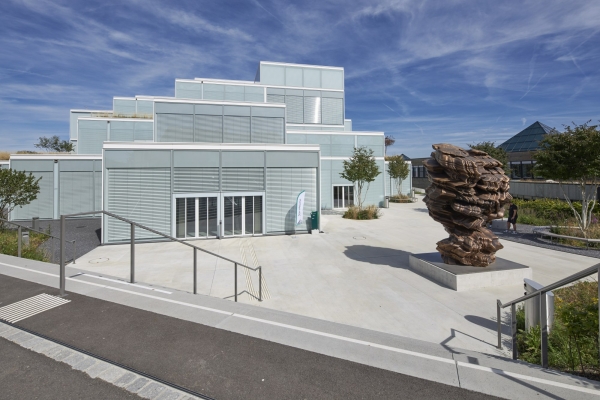 Lernzentrum von Sou Fujimoto Architects mit Burckhardt Architektur