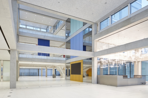 Lernzentrum von Sou Fujimoto Architects mit Burckhardt Architektur