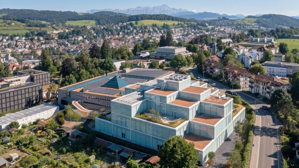 Lernzentrum von Sou Fujimoto Architects mit Burckhardt Architektur