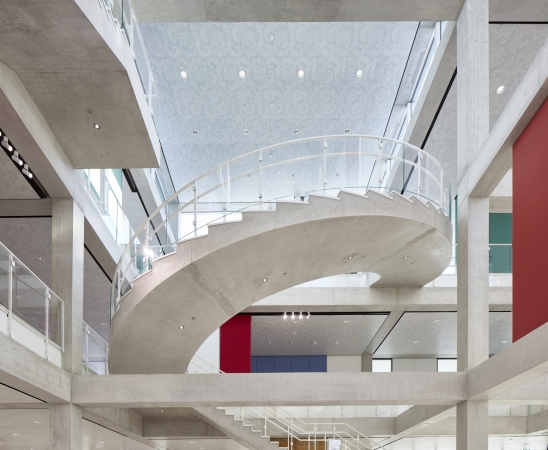 Lernzentrum von Sou Fujimoto Architects mit Burckhardt Architektur