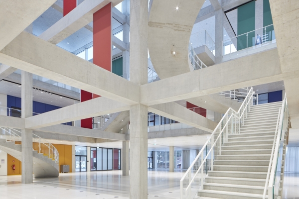 Lernzentrum von Sou Fujimoto Architects mit Burckhardt Architektur