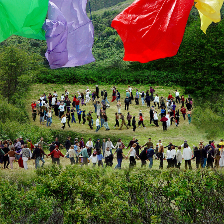 Planetary Dance am Mount Tamalpais, angeleitet von Anna Halprin (2002)