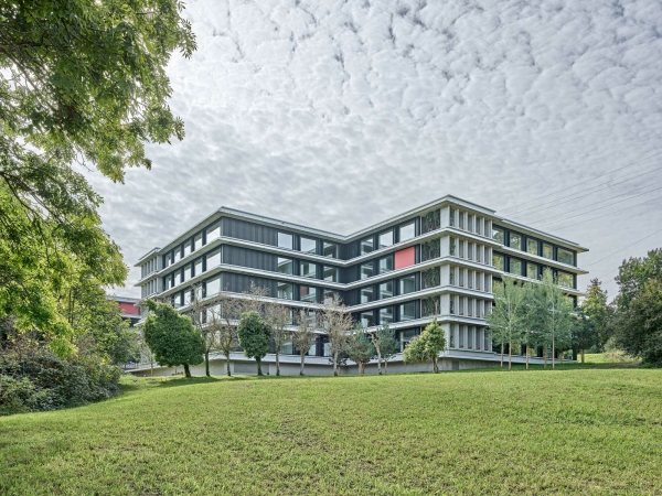 Klinikerweiterung in Baselland von Burkard Meyer Architekten
