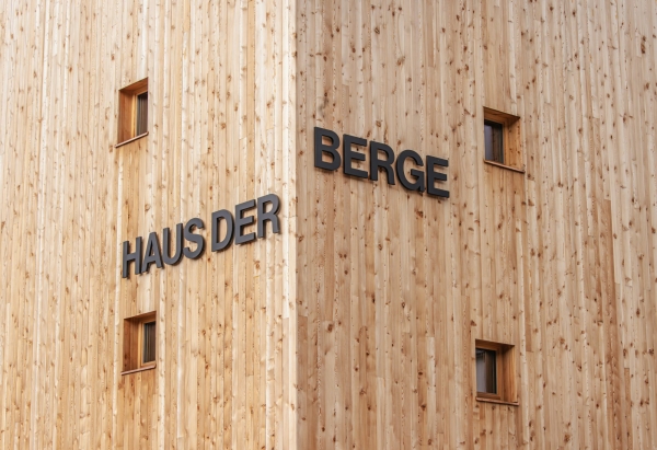 Besucherzentrum in Sexten von Delueg Architekten