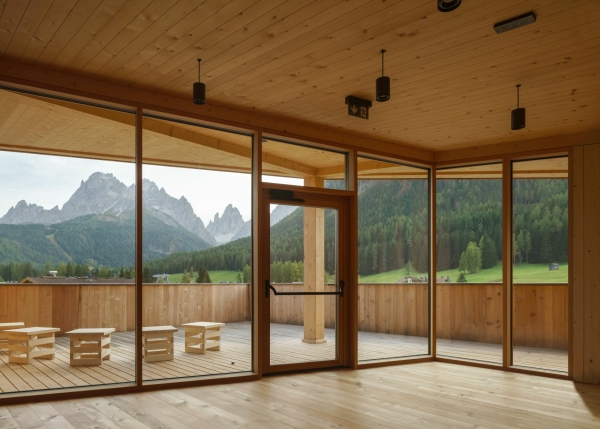 Besucherzentrum in Sexten von Delueg Architekten