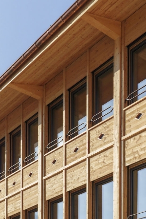 Bankgebäude im Kanton Bern von akkurat bauatelier