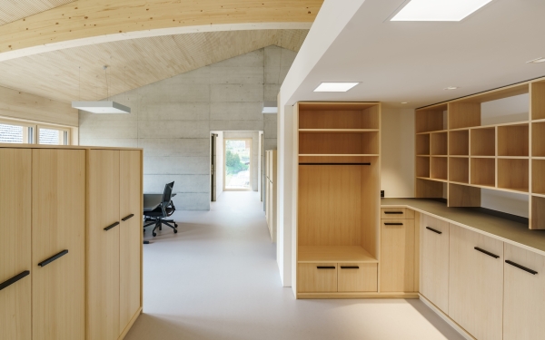 Bankgebude im Kanton Bern von akkurat bauatelier