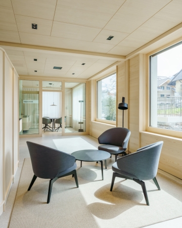 Bankgebude im Kanton Bern von akkurat bauatelier