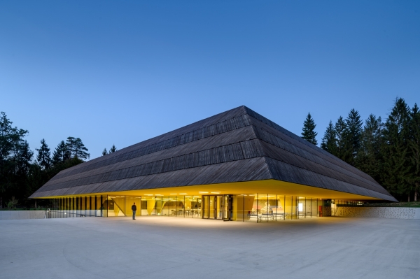 Schwimmbad in Slowenien von Enota