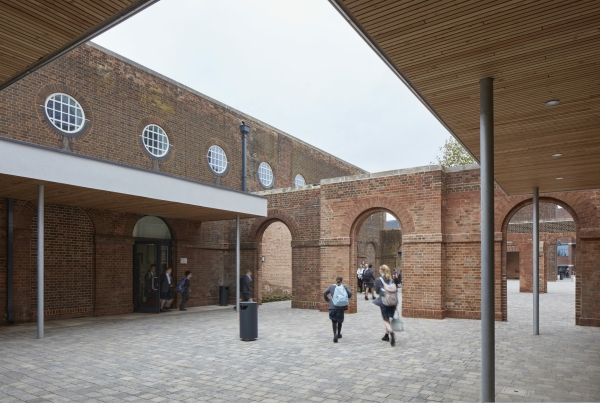 Umbau und Erweiterung in Rugby von vHH Architects