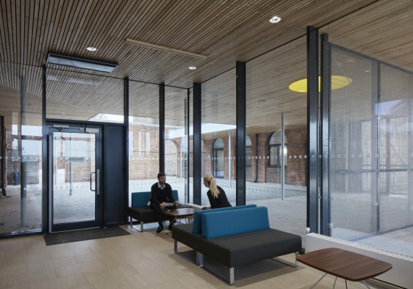 Umbau und Erweiterung in Rugby von vHH Architects