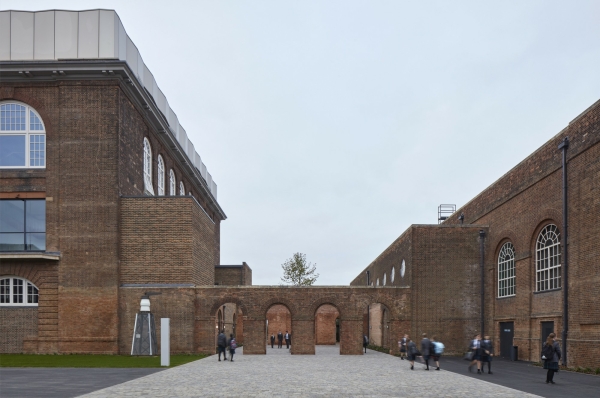 Umbau und Erweiterung in Rugby von vHH Architects