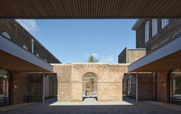 Umbau und Erweiterung in Rugby von vHH Architects