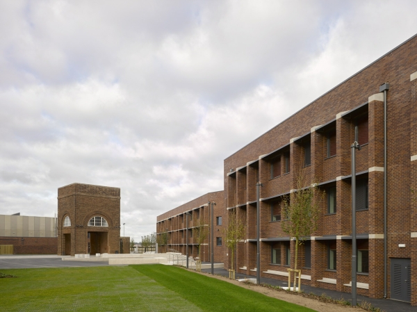 Umbau und Erweiterung in Rugby von vHH Architects