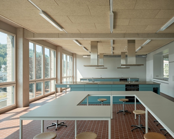 Der Neubau Burghalde 3 nimmt Klassen und R�ume f�r die Fachausbildung auf.