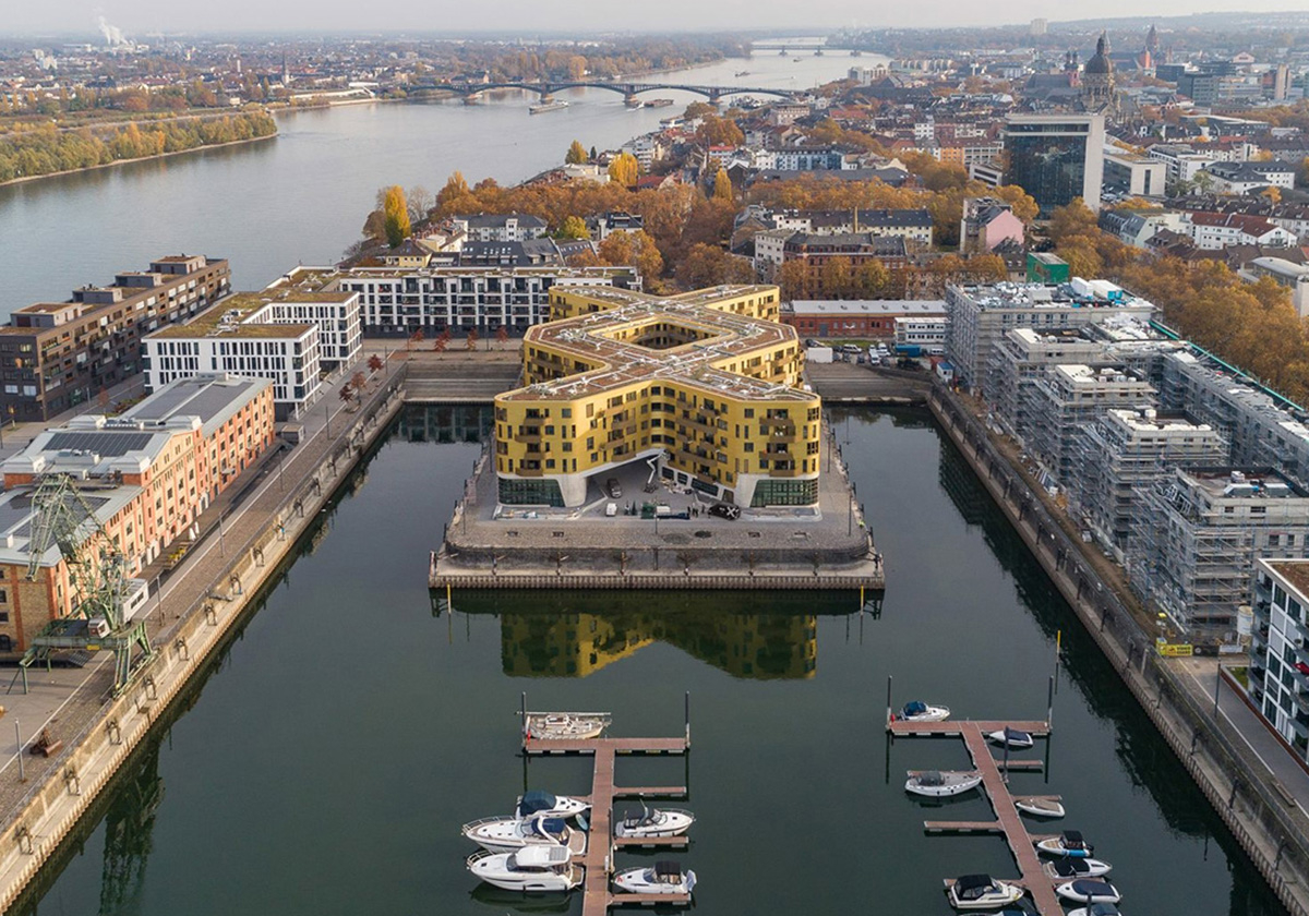 Doppeltes X am Rhein
 - Wohnkomplex von schneider+schumacher und bb22 architekten in Mainz