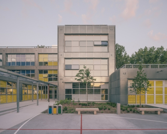 Schulsanierung in Antony von Mars Architectes