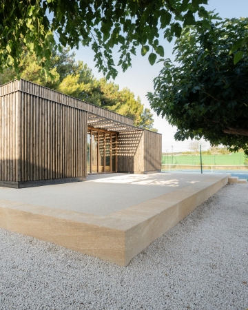 Multifunktionshalle in Coudoux von Rgis Roudil