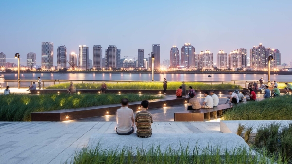Shanghai Riverfront by Helle Sholt, Gehl People