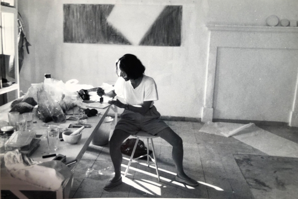 Burckhardt ist Restauratorin, Kunsthistorikerin und grndete etwa die Kunstzeitschrift Parkett mit.